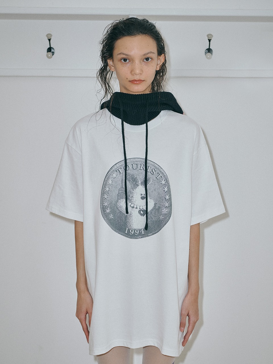 WOOD COIN GRAPHIC T-SHIRT_white